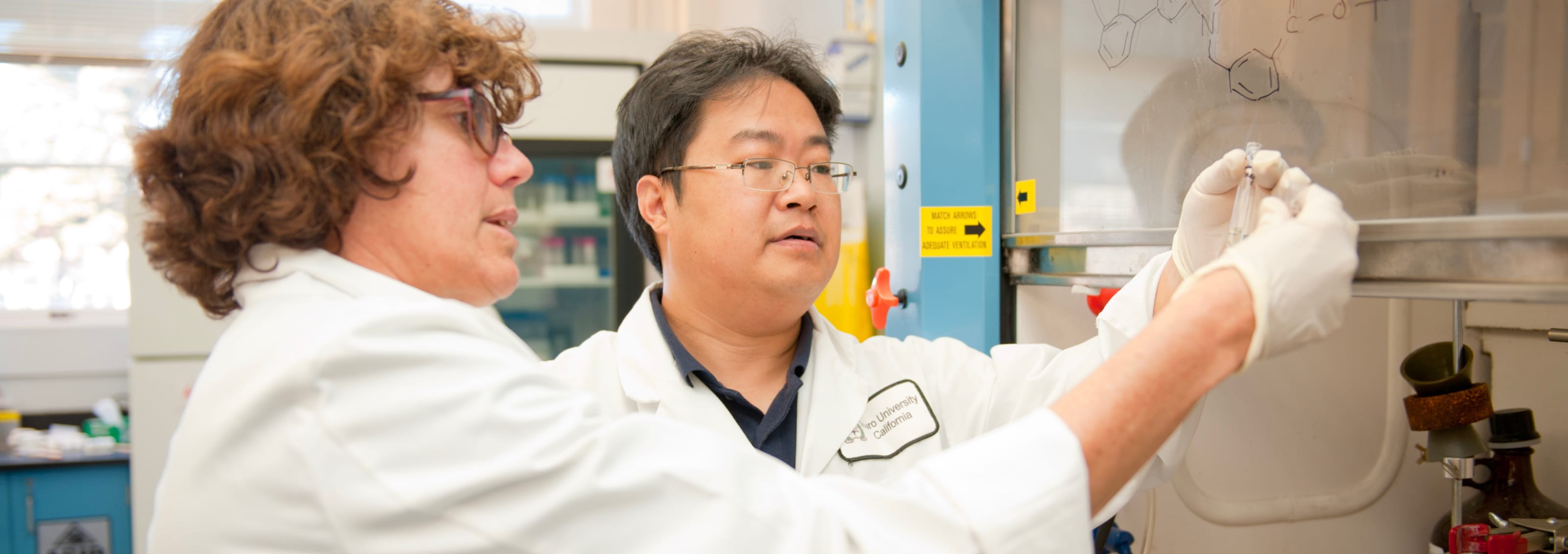 2 students in a lab setting